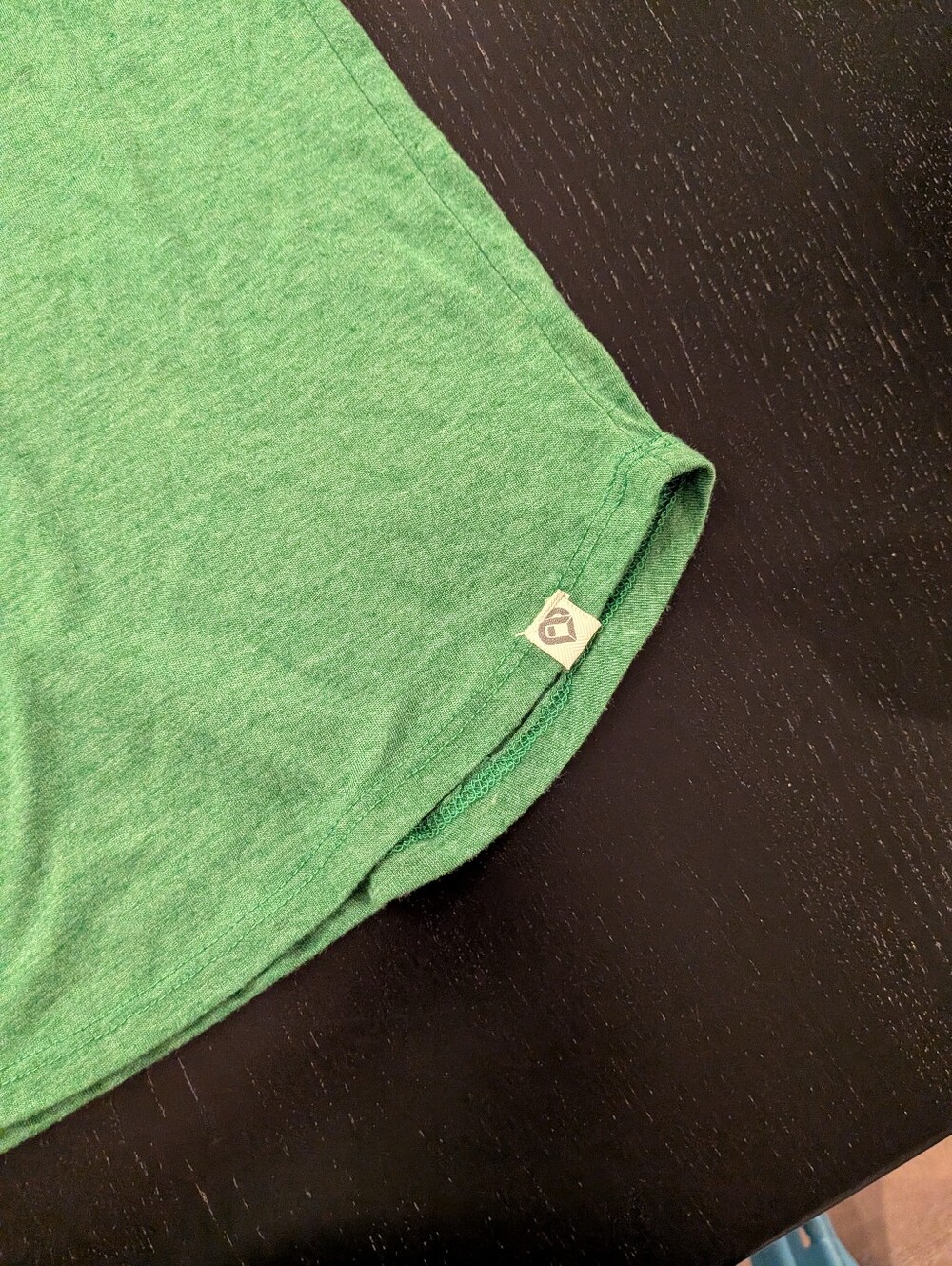 Colosseum Oregon Ducks Green and Black Raglan Tee - Picture 5 of 9